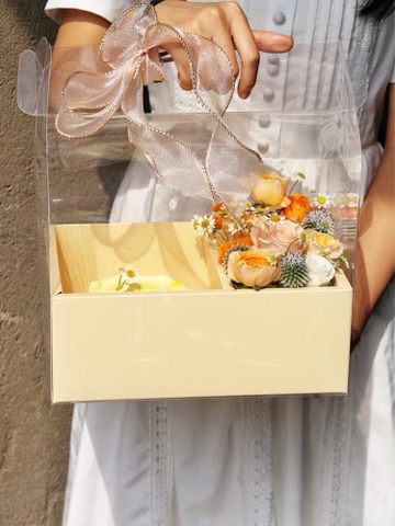 Set 10 hộp mica 2 ngăn có quai xách kèm đế (đk khay đựng bánh 16cm, đk khay hoa 8cm)-MÀU VÀNG.
