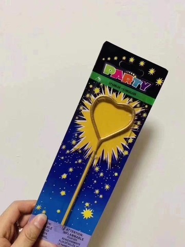 Nến cây hình tim rỗng.