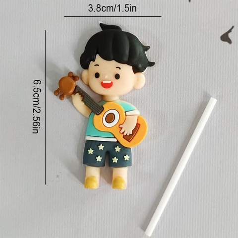 Tượng nhựa mềm loại dày- bé trai chơi đàn guitar.