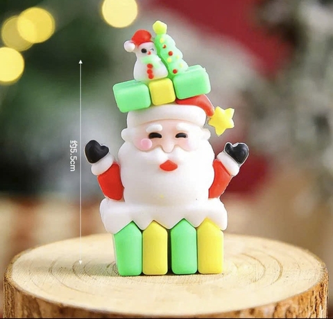 5 tượng nhựa dẻo - ông già noel đội hộp quà màu xanh lá.