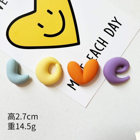 Chữ silicon-LOVE sắc màu (size 2.7cm).