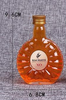 Rượu XO - nhựa có chất lỏng