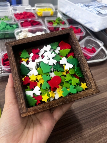 Hộp 100gam kẹo gum đường chủ đề giáng sinh mix mẫu.