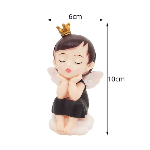 Tượng bé trai ngồi ngủ đội vương miện (nhựa).
