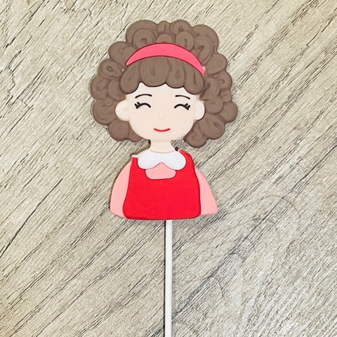 Tượng nhựa dẻo- mẹ áo đỏ tóc xoăn.