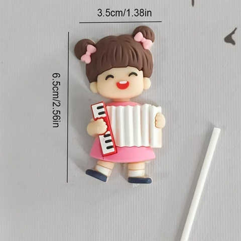 Tượng nhựa mềm loại dày- bé gái chơi đàn phong cầm.