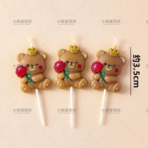 Set  5 NẾN gấu màu nâu cầm hoa hồng đỏ.