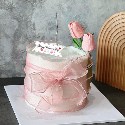 Set  60 thẻ trắng kèm que cắm- Happy Women's day chữ mảnh và dây trái tim đỏ.