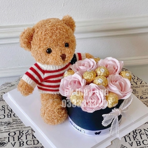 Gấu bông NÂU-áo kẻ trắng đỏ kt 30cm.
