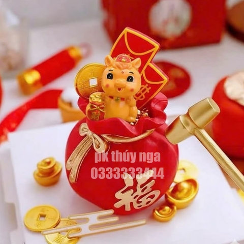 Tượng nhựa -bé NGỰA vàng ôm hũ tiền.