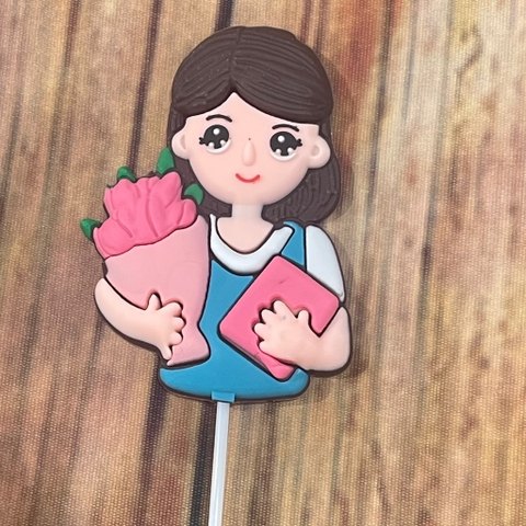 Tượng nhựa dẻo- cô gái (cô giáo) áo xanh ôm hoa.