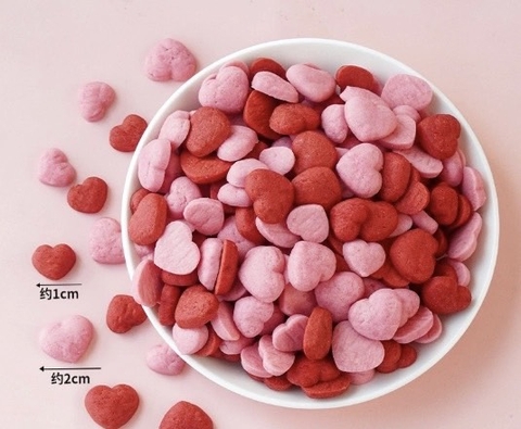 Bánh quy Trái tim nhỏ 1-2cm mix 2 màu hồng và đỏ (gói 300gam).