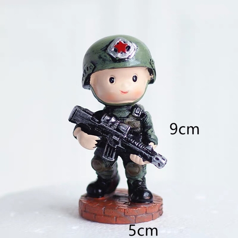 Tượng sứ - em bé bộ đội (CẦM SÚNG).