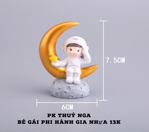 TUONG-Bé gái phi hành gia ngồi trăng.