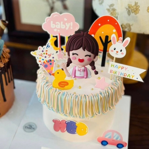 Tượng nhựa dẻo - em bé gái áo hồng trắng, tết tóc 2 bên