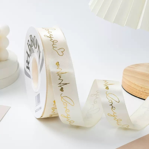 Ruybang lụa 2.5cm x 35m chữ love you gắn trái tim nhũ vàng - màu KEM.