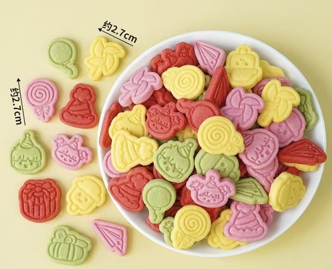 Bánh quy 180gam mix nhiều chi tiết (thiếu nhi, mũ, kẹo, chong chóng).