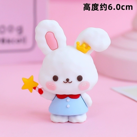 Tượng silicon-thỏ trắng tai dài cầm sao vàng.