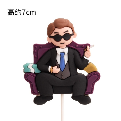 Tượng nhựa dẻo -đàn ông kính đen ngồi ghế sofa màu tím.