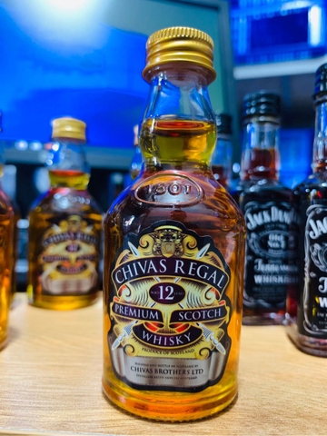 RUOU-Rượu Chivas 50ml chai thuỷ tinh SALE