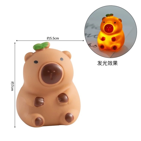 Tượng capybara nhựa có đèn.
