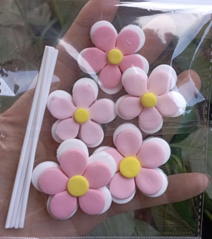 Set 5 hoa cúc màu hồng kt 5cm mix 6cm (chất liệu đất nặn).