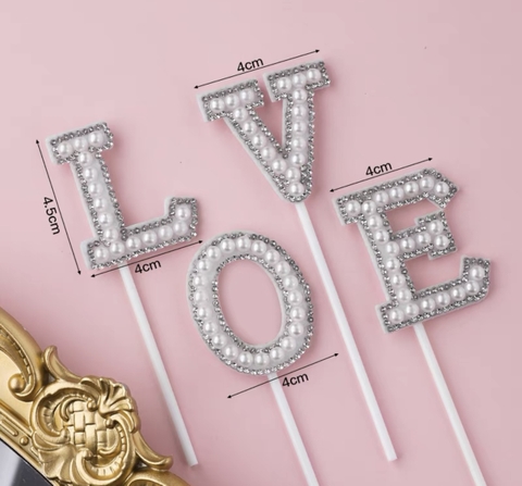Set 5 chữ LOVE gắn hạt-TRẮNG  (size to 4.5cm).