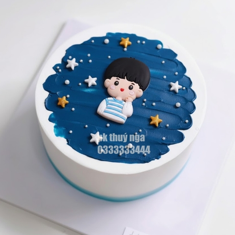 Tượng nhựa dẻo - bé trai tóc đen áo kẻ xanh trắng.