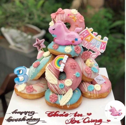 Tượng nhựa - ngựa phi màu HỒNG.