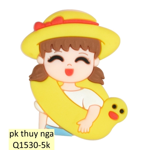 TUONG-Em bé đội mũ vàng cầm phao (nhựa dẻo). (MUA 1 TẶNG 1).