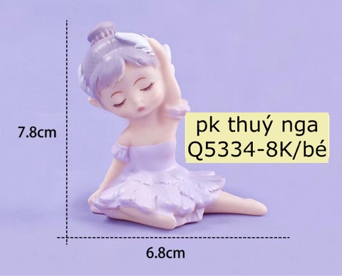 TUONG-Em bé bale váy tím nhạt.