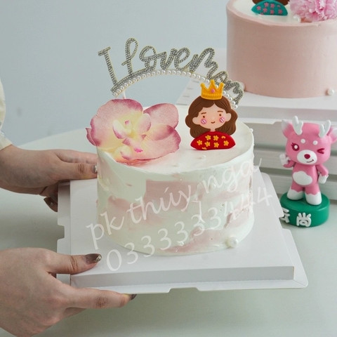 Set 5 tượng nhựa dẻo - mẹ mũ vàng áo đỏ.