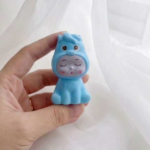 Tượng nhựa cứng -Ngựa màu xanh dương.