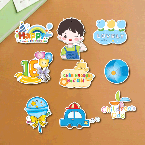 Combo 5 set giấy SX- bé trai áo yếm xanh giơ tay chữ V xì tin.