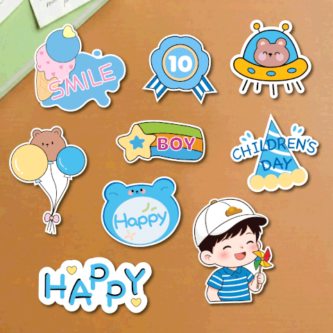 Combo 5 set giấy SX- bé trai đội mũ cầm chong chóng.