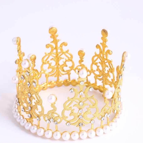 Vương miện đại tròn nhựa - vàng  (đk 12cm)