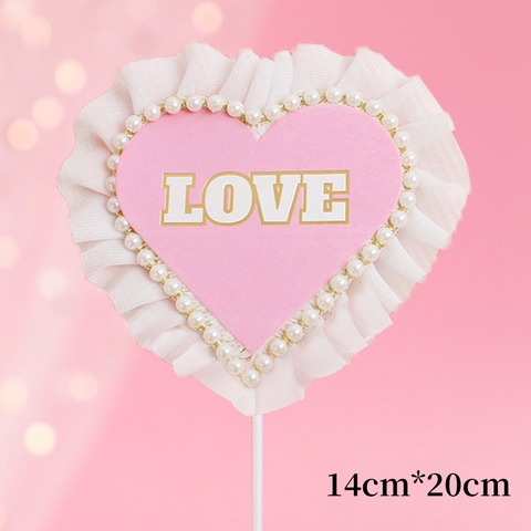 Thẻ giấy tim love hồng gắn hạt ngọc trai.