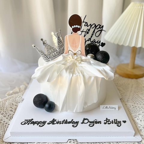 Vương miện nhựa 7 CÁNH, đk 7.6cm, không đính hạt -MÀU BẠC.