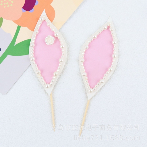 Set tai thỏ gắn ngọc trai trắng.
