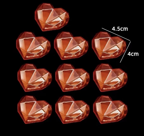 Set 10 trái tim nhựa cứng màu đỏ.