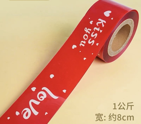 Thành bánh mica 8cm x 1kg-chữ LOVE trắng nền đỏ.