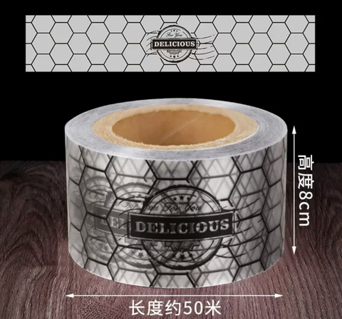 Thành bánh mica 8cm x 1kg-hình lục giác đen trắng và chữ Delicious.