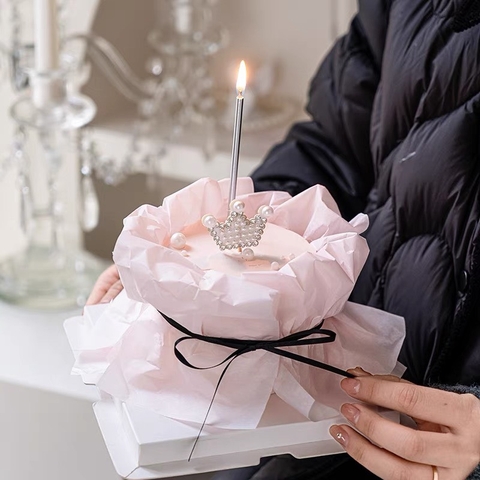 Set 5 cây cắm hình vương miện gắn hạt nhựa.