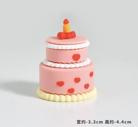 Bánh sinh nhật mini nhựa - 3 tầng (gắn nơ và trái tim đỏ).