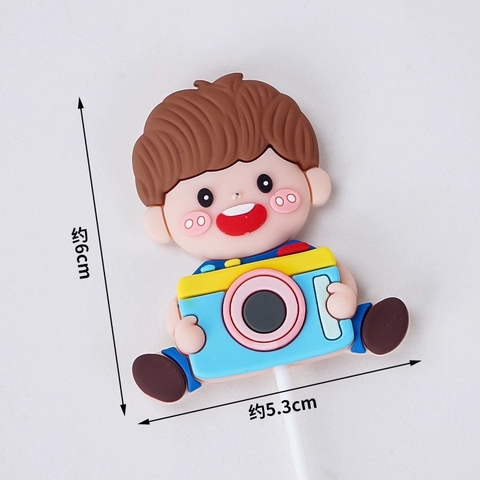 Tượng nhựa dẻo dày-em bé TRAI và máy ảnh.