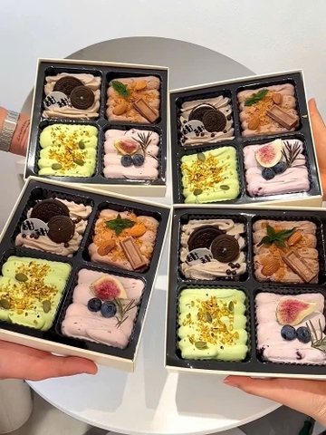Set 10 hộp 4 ngăn có khay nhựa (vỏ màu vân gỗ) size 18cm x 18cm x 6cm.