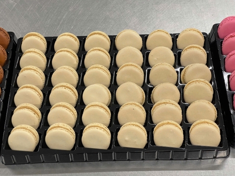 Bánh Maccaron (hộp 36 cặp) hàng Việt Nam -MÀU KEM.