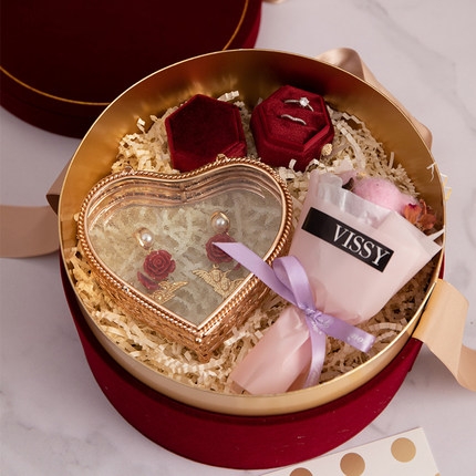 Hộp kính trái tim kèm phụ kiện