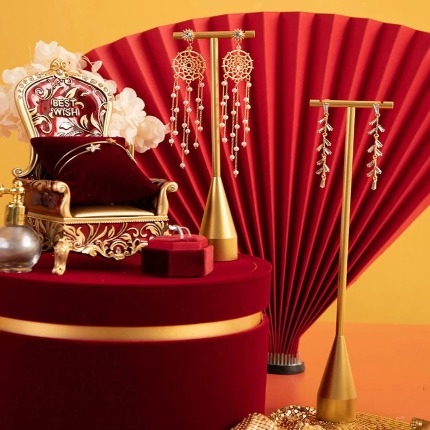 Giá treo hình kèn vàng sang trọng - L