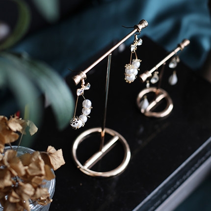 Giá treo trang sức kim loại hình chữ T đế tròn - L